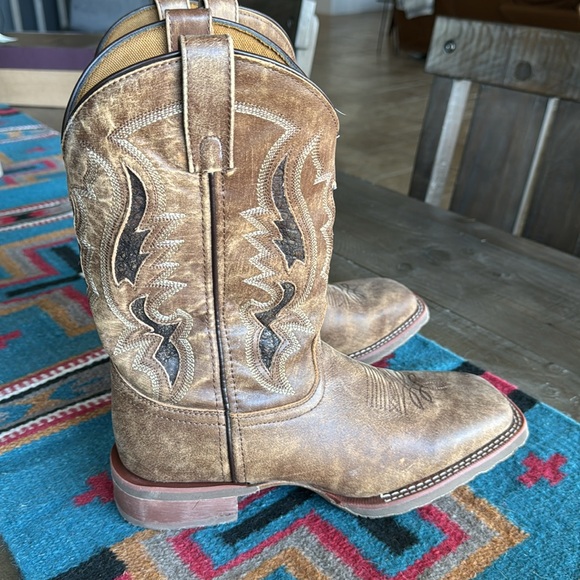 LAREDO MEN'S DISTRESSED LEATHER WESTERN BOOTS - BROAD SQUARE TOE - Picture 3 of 14